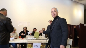Başkan Babaoğlu Ailesiyle Oyunu Kullandı