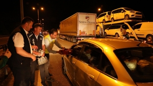 Başkan Soykan Bayram Trafiğinde Kalanların Yardımına Koştu