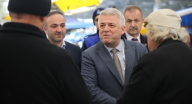 Başkan Şengül Pazar Esnafını Gezdi