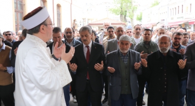 Hamas Liderinin Oğulları Ve Torunları İçin Gıyabi Cenaze Namazı Kılındı