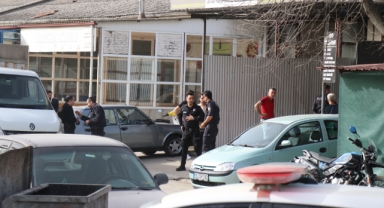 Önce Dükkanı Kurşunlandı, Sonra Silahla Yaralandı