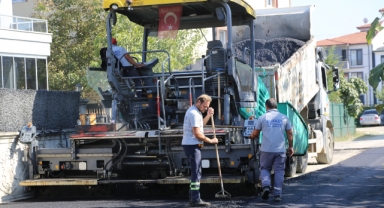 Serdivan’da Asfalt Mesaisi Sürüyor