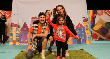 Gizemli bavul oyunu çocuklara keyifli anlar yaşattı