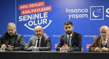 Saadet Partisinde Bayrak Değişimi