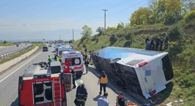 Devrilen Otobüsten Sağ Çıkamadı