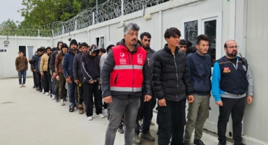 Sakarya'da Tır Dolusu Düzensiz Göçmen Yakalandı: Sürücü Tutuklandı