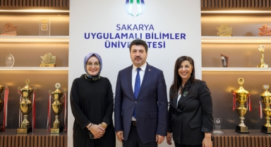 SUBÜ tam kurumsal akreditasyonunu kutladı