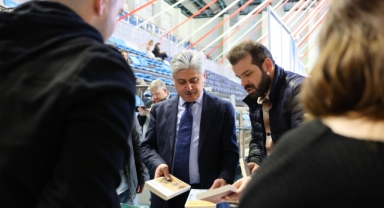 Vali Doğan Kitap Fuarını Gezdi
