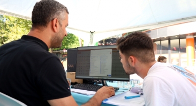 YKS Gençleri İçin Ücretsiz Tercih Danışmanlığı AKM Önünde Başlıyor