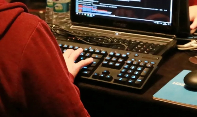 30 Sosyal Medya Hesabına Erişim Engeli!