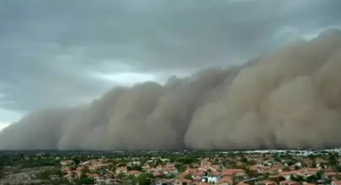 ABD'yi Kum Fırtınası Esir Aldı: Ağaçlar Devrildi, Elektrikler Kesildi!