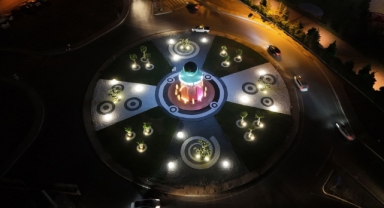 Büyükşehir Sapanca’nın Zarafetini Misafirlerin Giriş Kapısına İşledi