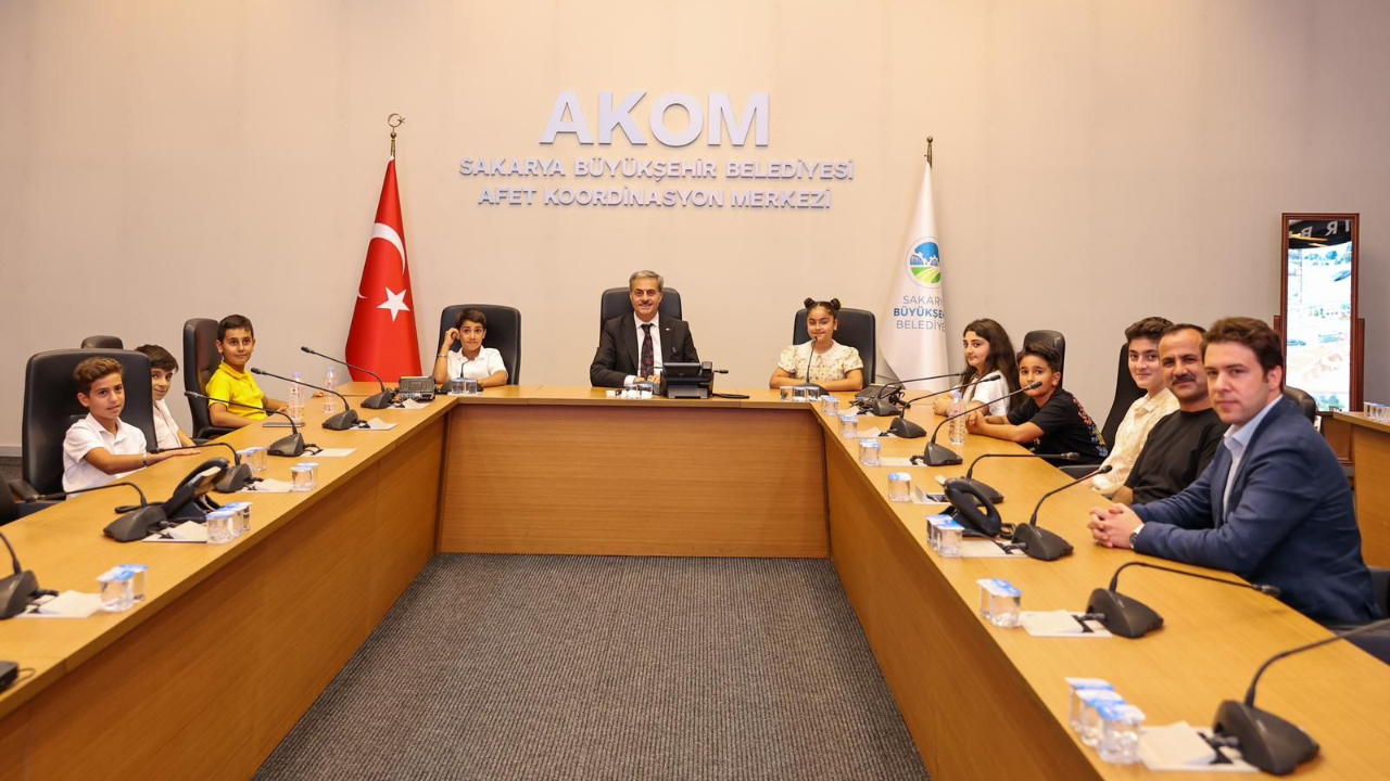 Gazze Hareketiyle Gönülleri Fetheden Minikler Yusuf Alemdar’ın Misafiri Oldu “Sizlerle Gurur Duyuyorum”