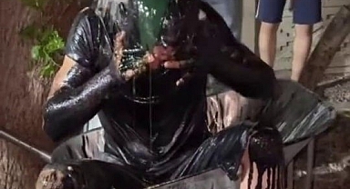 Gelenek Değil, Eziyet: Damadın Üstüne Motor Yağı Döktülerㅤㅤㅤㅤㅤㅤㅤㅤㅤ