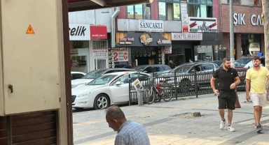 Sol şeride Aracını Bırakıp Alışverişe Gitti!