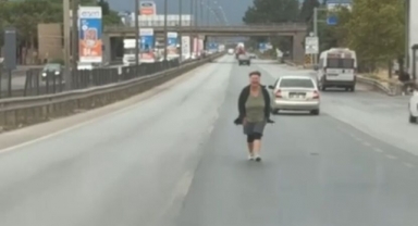 Yol Ortasında Cinnet Getirdi!