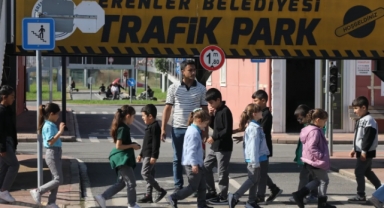 Erenler Belediyesi Trafik Parkında Geleceğin Sürücüleri Yetişiyor