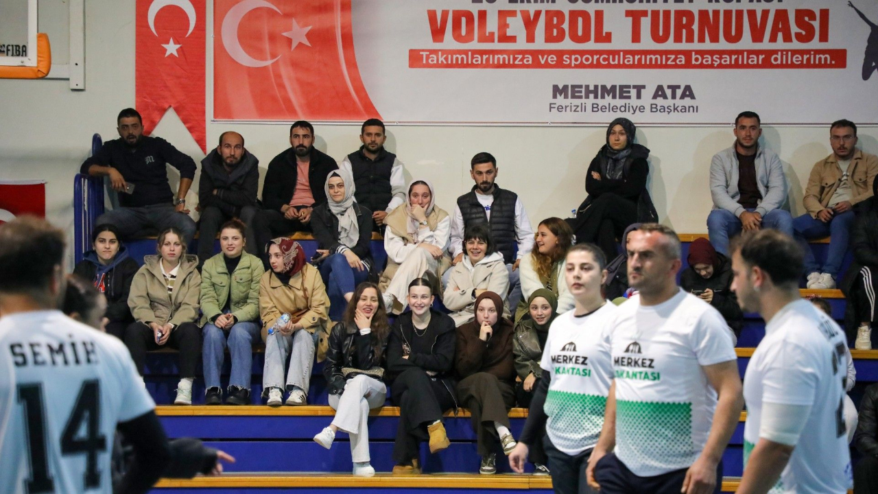Ferizli’de 29 Ekim Cumhuriyet Kupası Voleybol Turnuvası Başladı