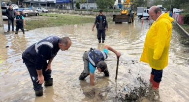 Ferizli'de Yoğun Yağışa Anında Müdahale: Taşkınlar Kısa Sürede Kontrol Altına Alındı