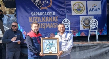 Sapanca Gölü’nde Kızılkanat Heyecanı: Amatör Balıkçılar Kıyasıya Yarıştı