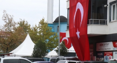 Sakaryalı Şehidin Mahallesi Türk Bayraklarıyla Donatıldı