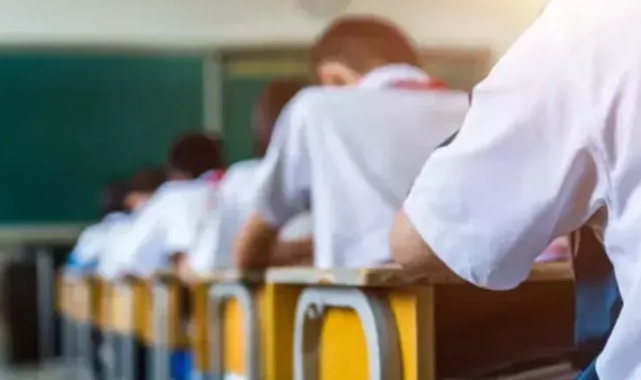 Okullarda 'Yılbaşı' Yasağı: Kutlama Ve Çekilişlere İzin Yok