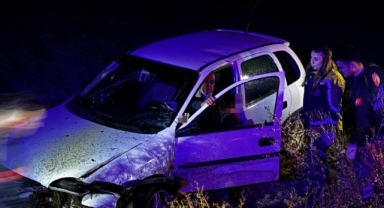 Otomobil Tarlaya Uçtu, Ekipler Yaralı İçin Seferber Oldu