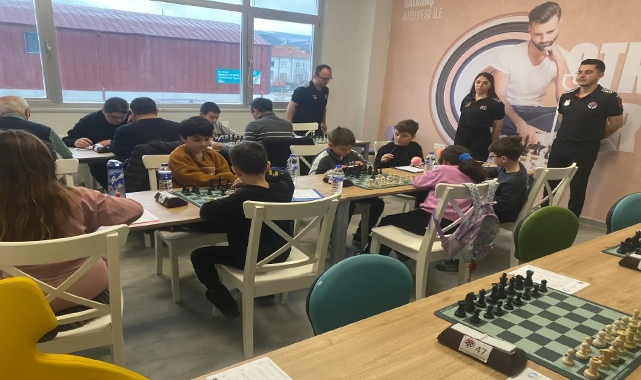 7'den 70'e 'Satranç Turnuvası'nda Ter Döktü