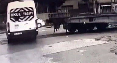 Öğrenci Servisine Tren Çarptı: O Anlar Kamerada