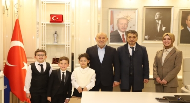 Başkanlık Koltuğu Minik Öğrencilere Emanet