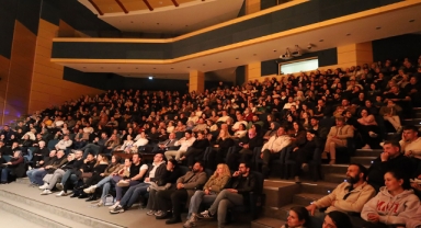 Usta Oyuncular Sahnedeydi!