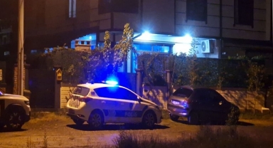 Eşini Boğazını Keserek Öldürdü!