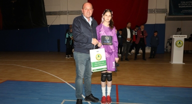 Futsal Turnuvası Şampiyonu Ferizli Santos Oldu