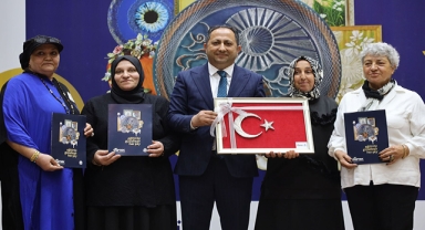 Karasu SAMEK’te Üreten Eller Yıl Sonu Sergisinde Buluştu