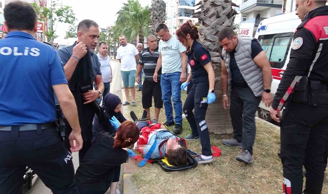 Karşıya Geçmeye Çalışan Gence Otomobil Çarptı, Kız Arkadaşı Ve Annesi Sinir Krizi Geçirdi