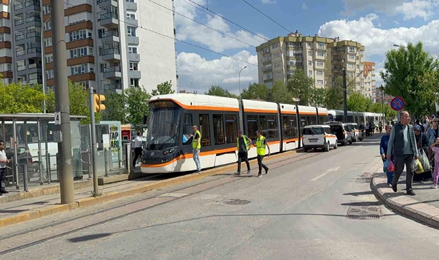 Kopan Yüksek Gerilim Teli İnsanların İçine Düştü, Tramvay Seferleri Aksadı