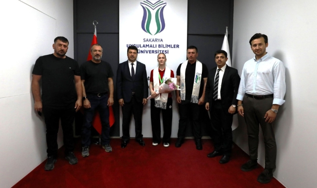 Rektör Sarıbıyık Dünya Şampiyonunu Ağırladı
