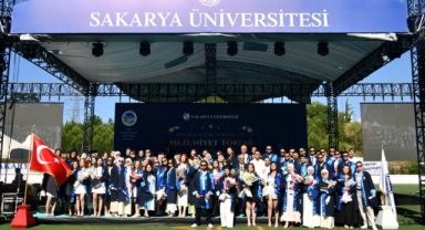 SAU’de Gurur Dolu Mezuniyet Sevinci