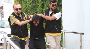 Birlikte Yaşadığı Kadını Çekiçle Darbedip Boğazından Bıçaklamıştı:
