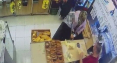 Dikkati Dağılan Kadının Cüzdanını Kaşla Göz Arasında Çaldı