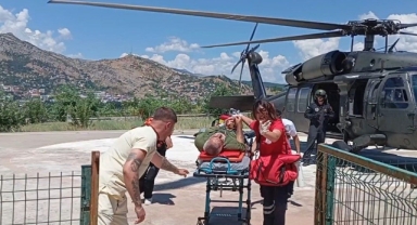 Engerek Yılanının Isırdığı Şahıs Helikopterle Hastaneye Kaldırıldı