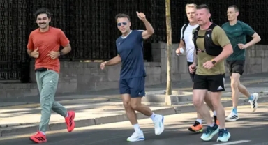 Macron'un Yanındaki İsim Merak Edilmişti! Kim Olduğu Ortaya Çıktı