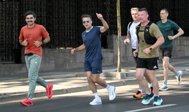 Macron'un Yanındaki İsim Merak Edilmişti! Kim Olduğu Ortaya Çıktı