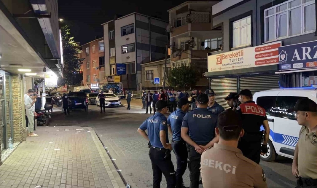 Sokak Ortasında Silahlı Kavga: 1’i Yoldan Geçen Vatandaş Olmak Üzere 3 Kişi Yaralandı